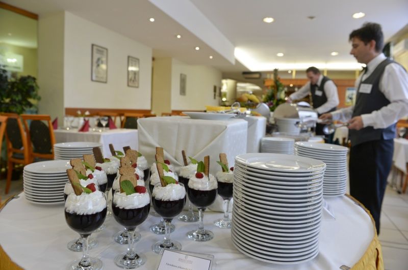 Hotel Millennium Budapest Restaurant photo