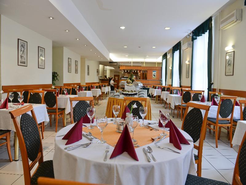 Hotel Millennium Budapest Restaurant photo